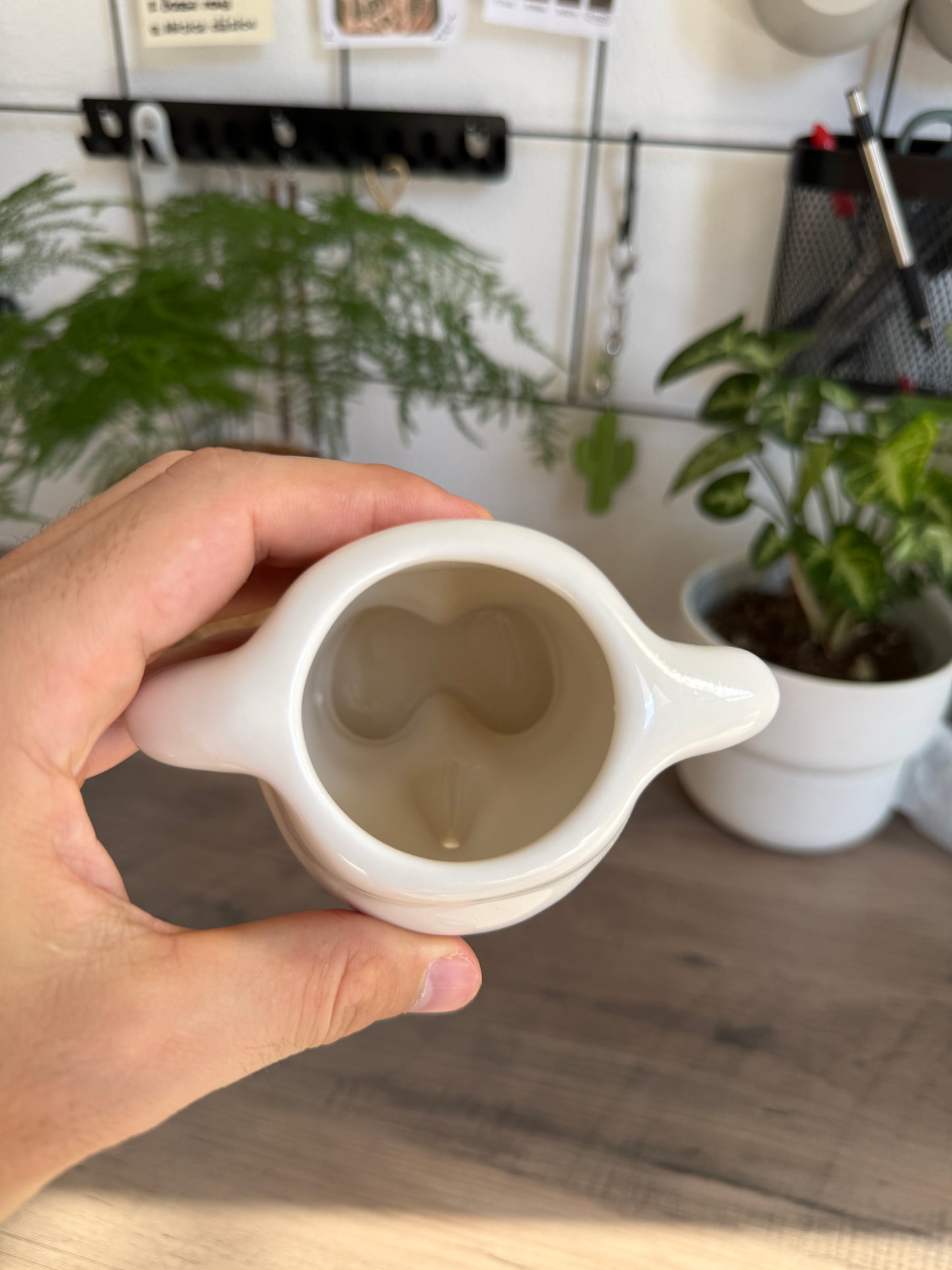 Ceramic Mini Peeing Pot 💦