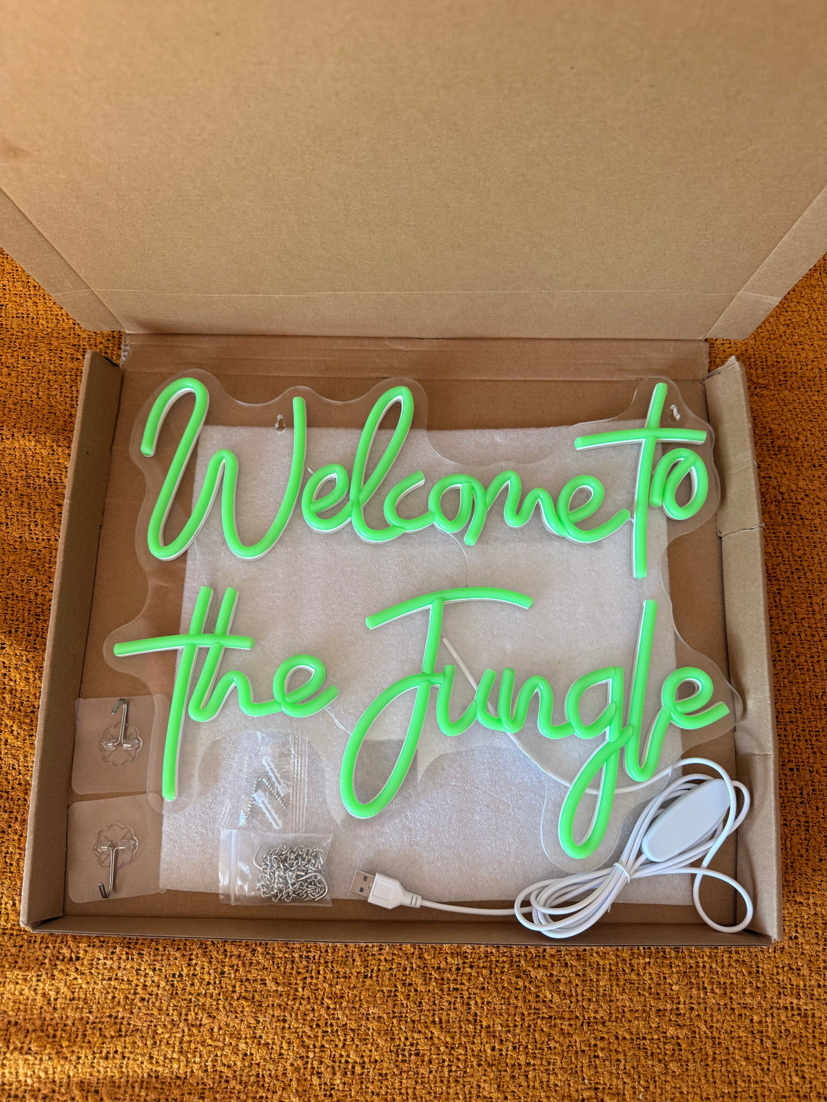 "Welcome to the jungle" LED Light
