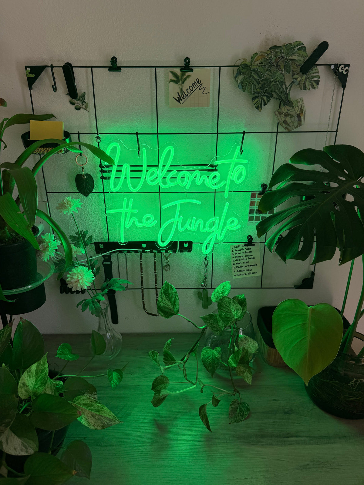 "Welcome to the jungle" LED Light